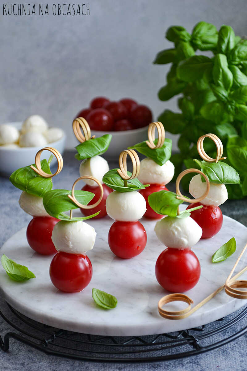 koreczki Caprese