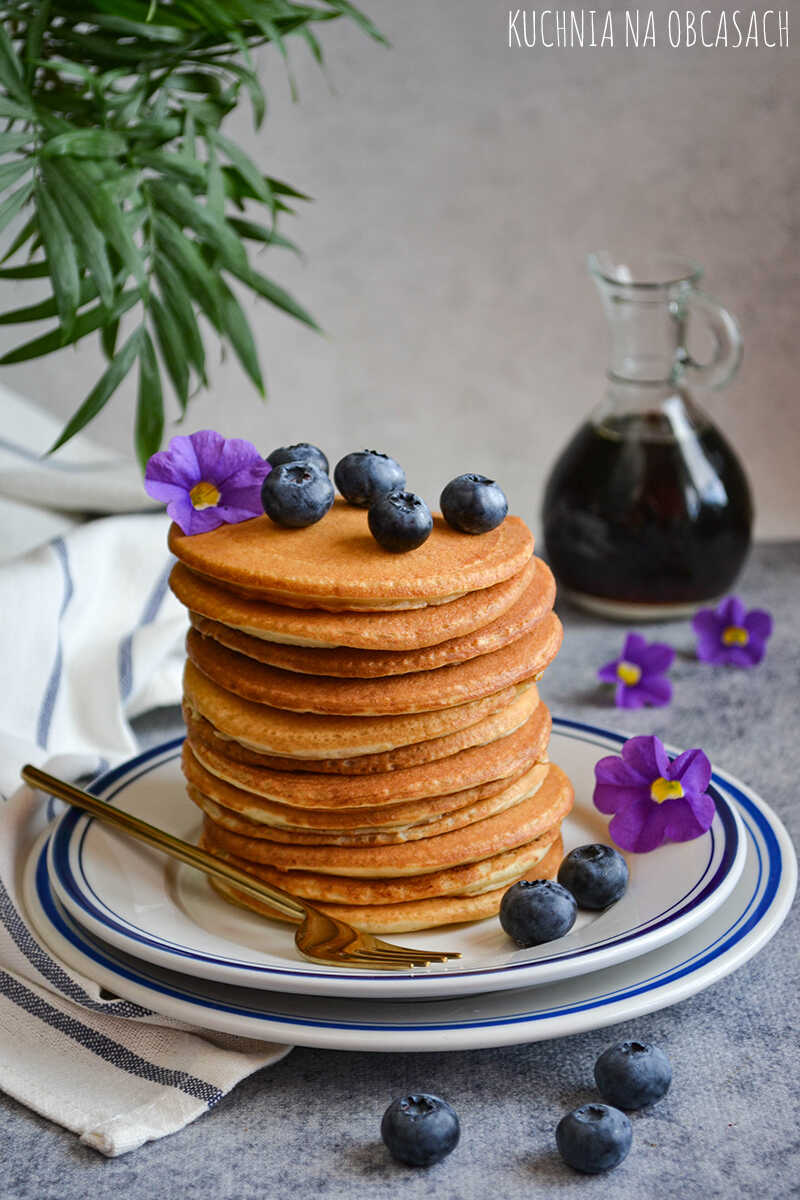 Puszyste pancakes z borówkami